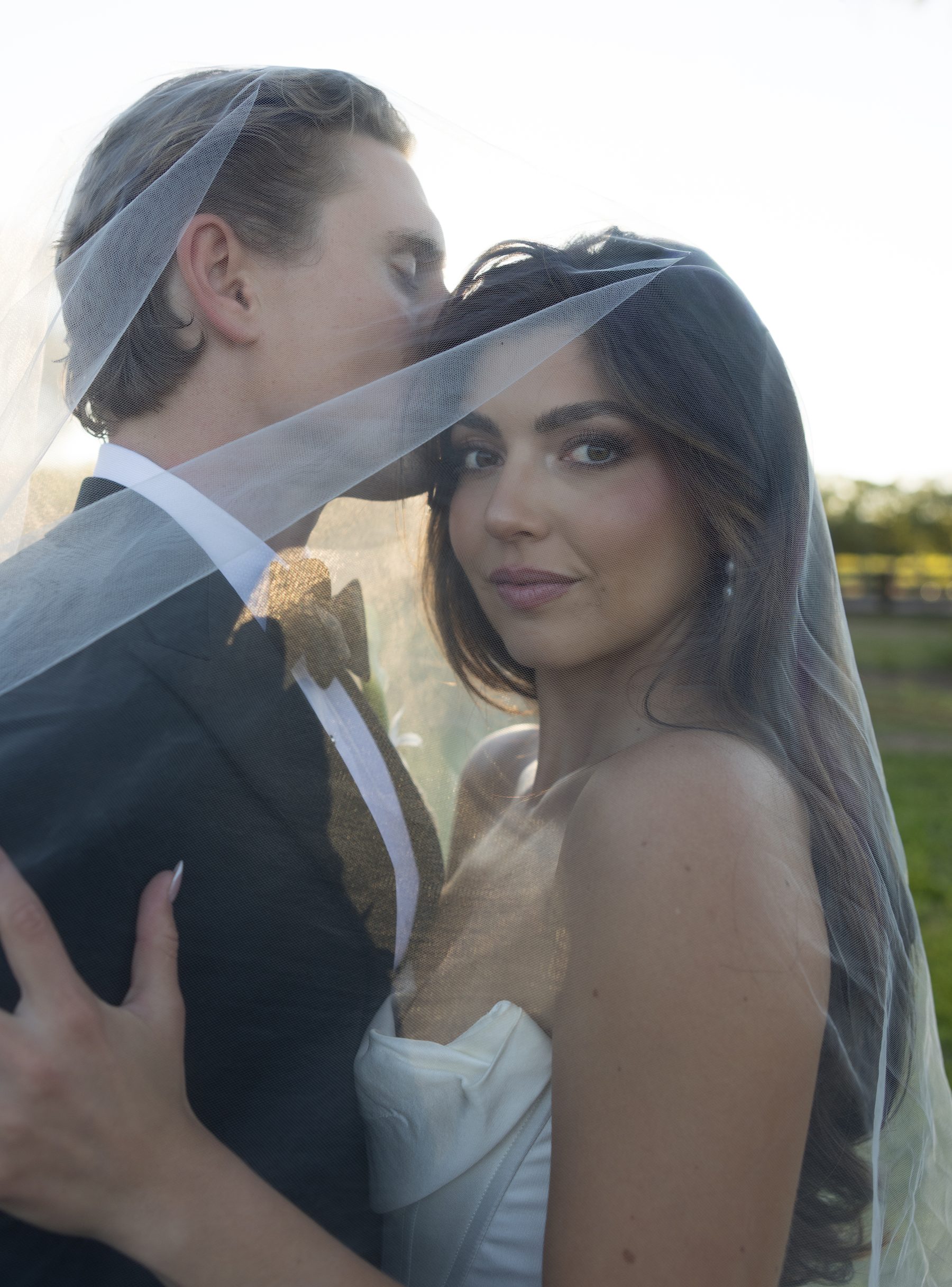 Couple under veil, before Sombra preset